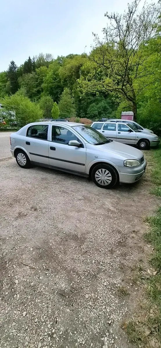 Gebraucht Opel Astra 101 PS (74 kW) 2002 Silber Limousine