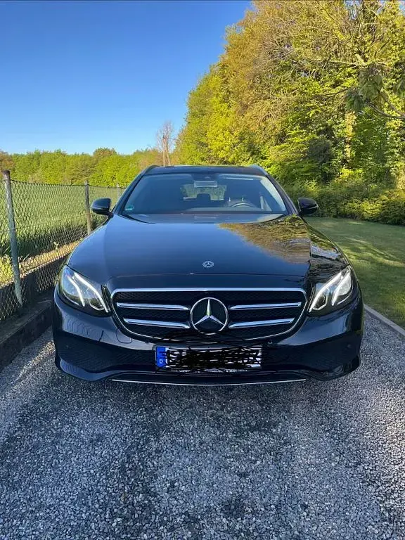 Gebraucht Mercedes E220 194 PS (142 kW) 2019 Schwarz Limousine