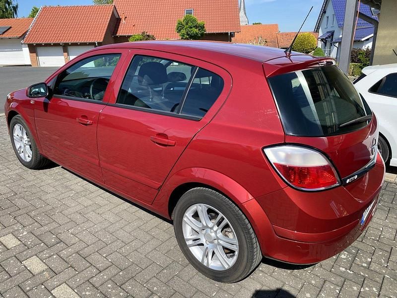 Gebraucht Opel Astra Edition 90 PS (66 kW) 2006 Rot Limousine