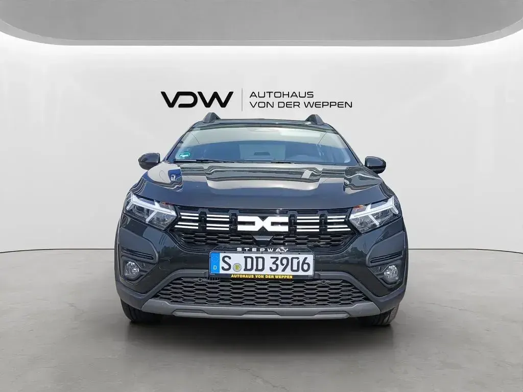 Neu Dacia Sandero Expression 101 PS (74 kW) 2025 Schwarz Limousine