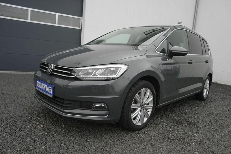 Grau Gebraucht 2022 VW Touran Highline Van / Kleinbus | 26.900 € (Superpreis) - Bild 1/4