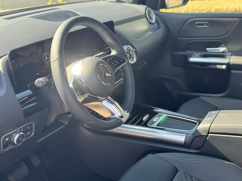 Gebraucht Mercedes B200 Night 150 PS (110 kW) 2025 Grau Van / Kleinbus