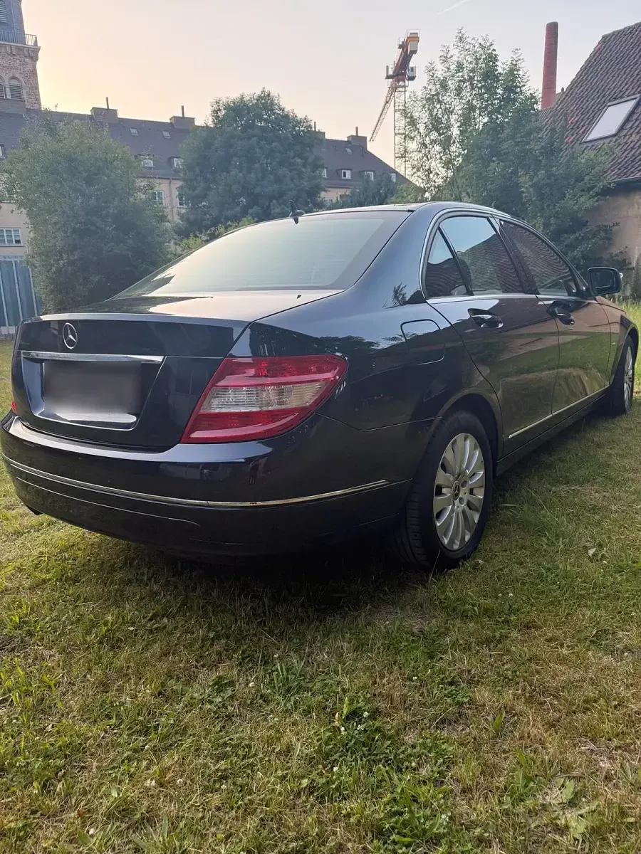 Gebraucht Mercedes C200 136 PS (100 kW) 2009 Blau Limousine