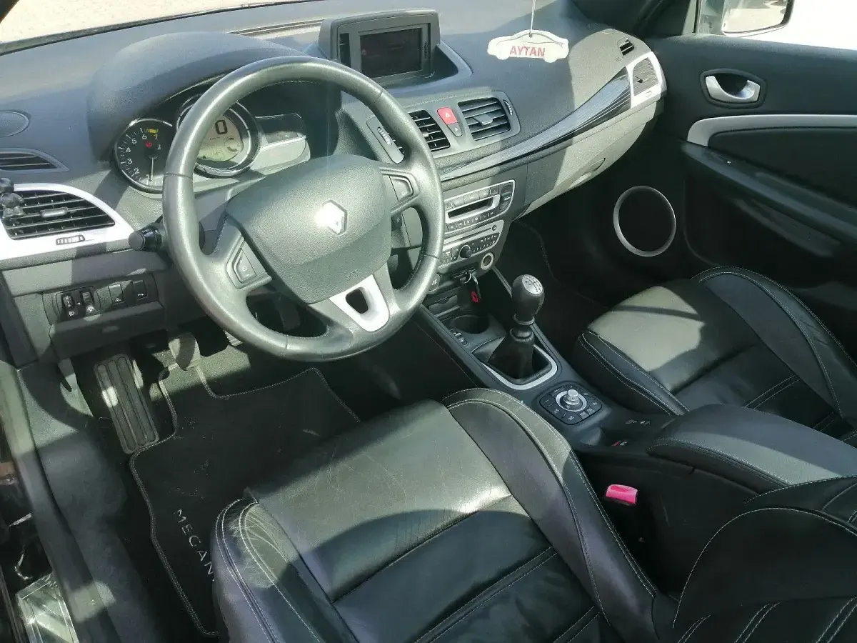 Gebraucht Renault Mégane Cabriolet Luxe 131 PS (96 kW) 2011 Schwarz Cabrio