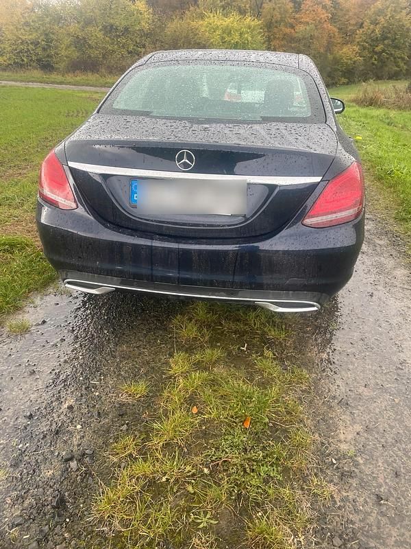 Blau Gebraucht 2020 Mercedes C180 Limousine | 23.000 € - Bild 1/4