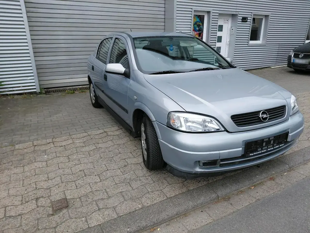 Używany Opel Astra 2002 Szary Sedan/Limuzyna