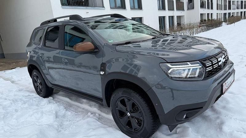 Grau Gebraucht 2023 Dacia Duster Extreme SUV | 16.990 € (Fairer Preis) - Bild 1/4