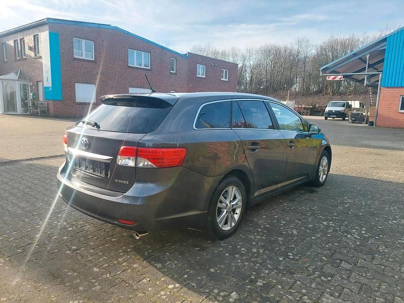 Gebraucht Toyota Avensis T2 124 PS (91 kW) 2012 Grau Kombi