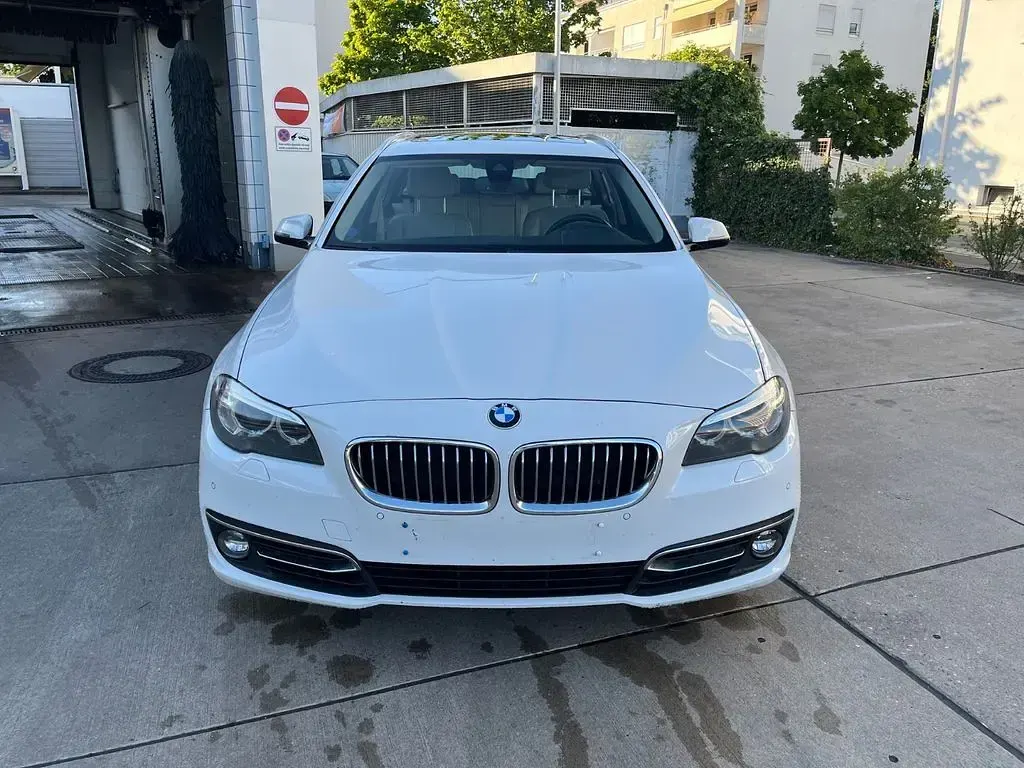 Gebraucht BMW 525 Luxury Line 218 PS (160 kW) 2015 Weiß Limousine