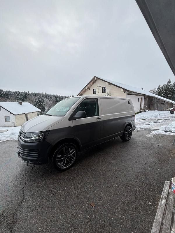 Second-hand VW Transporter 150 CP (110 kW) 2017 Alb Van