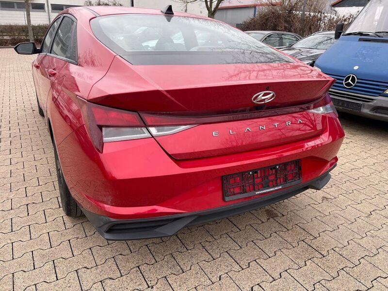 Gebraucht Hyundai Elantra 200 PS (147 kW) 2024 Rot Limousine