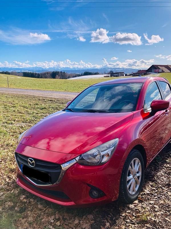 Gebraucht Mazda 2 Edition 90 PS (66 kW) 2015 Rot Kleinwagen