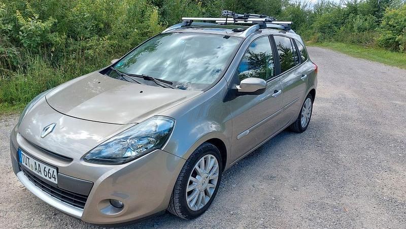 Beige Gebraucht 2009 Renault Clio II Luxe Limousine | 2.900 € (Fairer Preis) - Bild 1/4