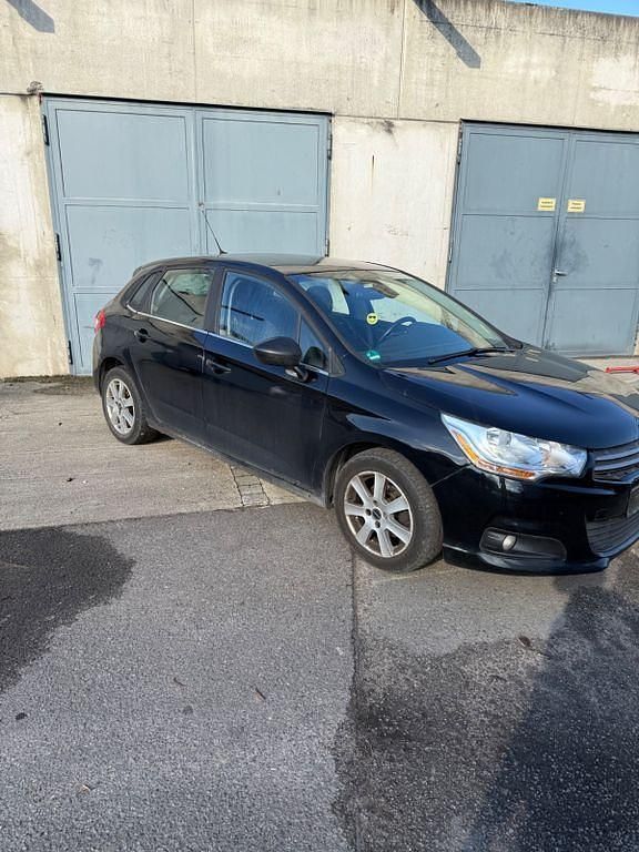 Gebraucht Citroën C4 SELECTION 114 PS (83 kW) 2014 Schwarz Limousine