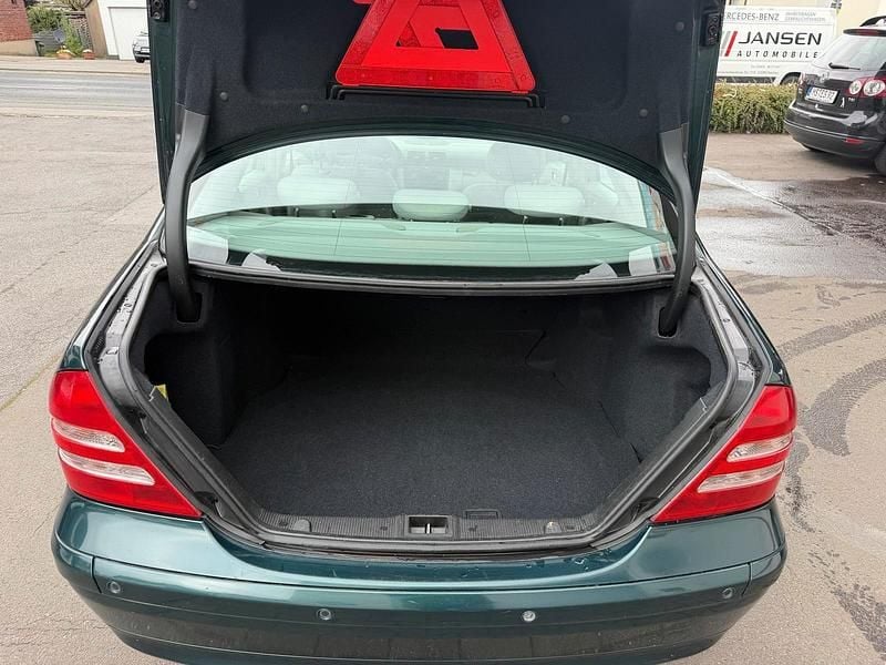 Gebraucht Mercedes C200 122 PS (89 kW) 2003 Grün Limousine