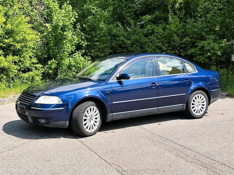 Blau Gebraucht 2003 VW Passat Highline Limousine | 1.000 € (Superpreis) - Bild 1/4