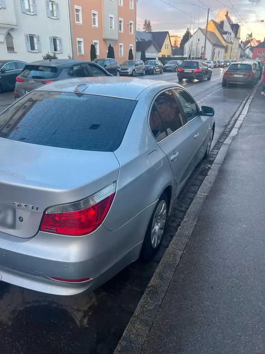 Gebraucht BMW 523 170 PS (125 kW) 2005 Grau Limousine
