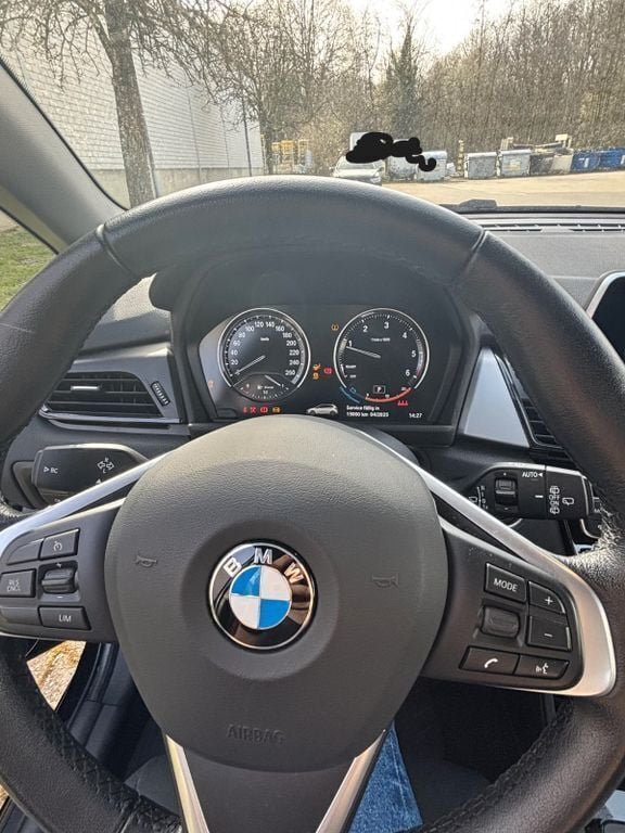 Schwarz Gebraucht 2021 BMW 220 Active Tourer Van / Kleinbus | 21.000 € (Guter Preis) - Bild 1/4