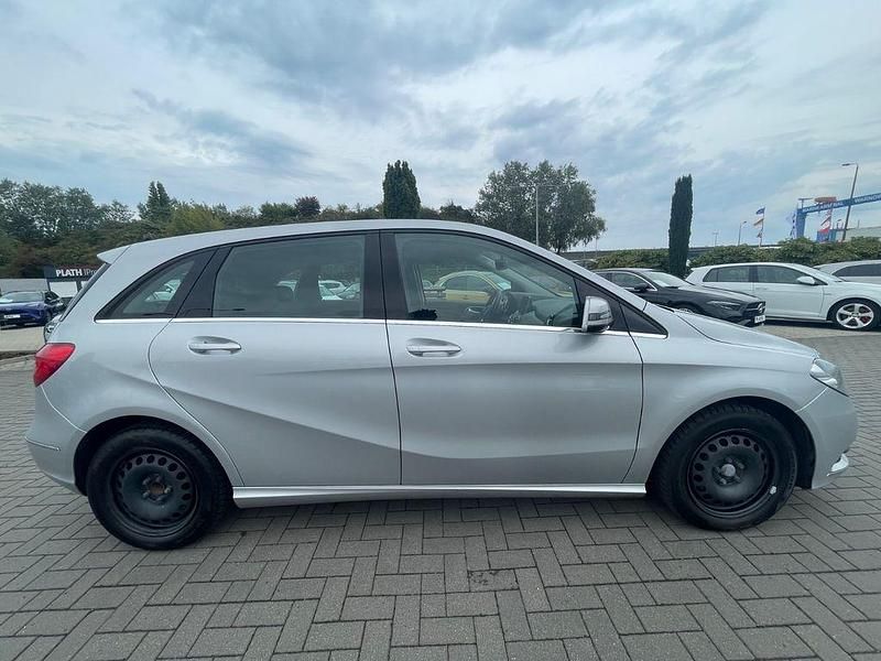 Gebraucht Mercedes B180 122 PS (89 kW) 2013 Silber Van / Kleinbus