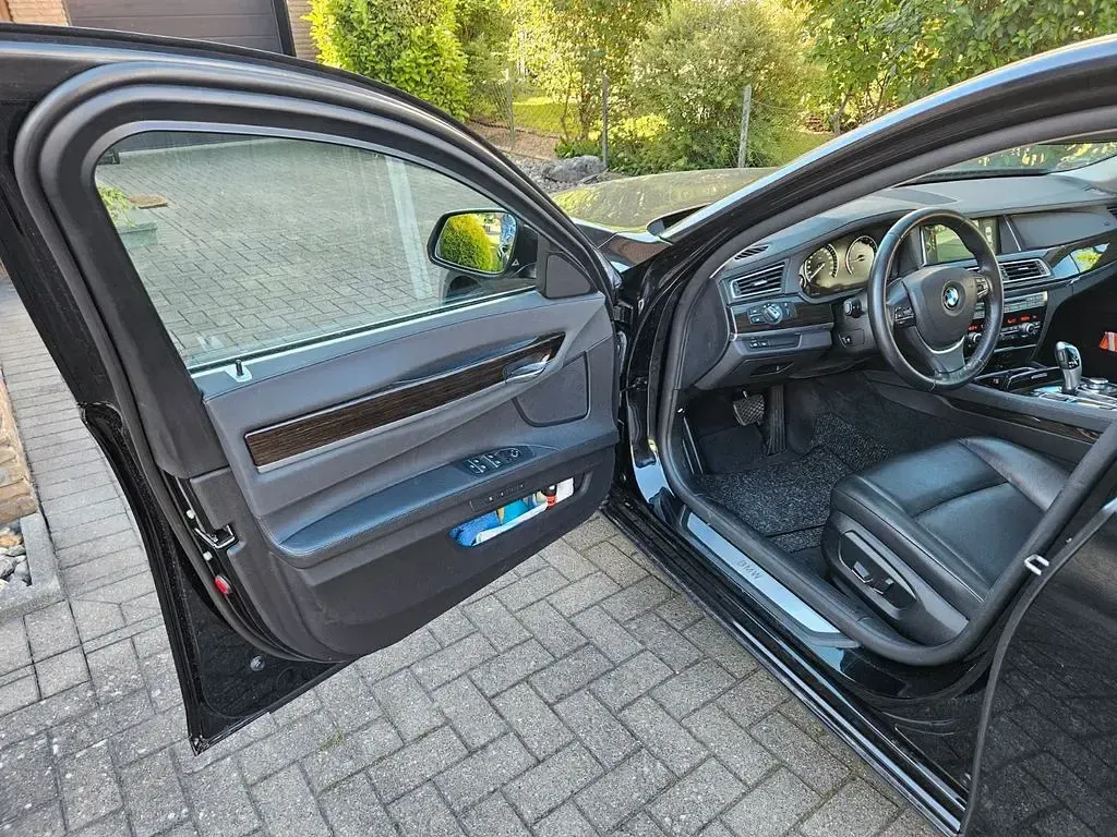 Gebraucht BMW 730 258 PS (189 kW) 2012 Schwarz Limousine