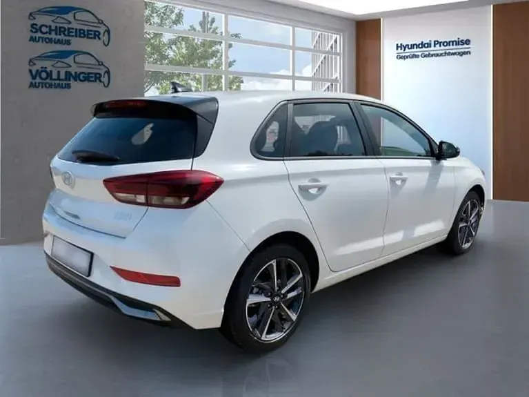 Neu Hyundai i30 Advantage 99 PS (72 kW) 2025 Weiss Limousine