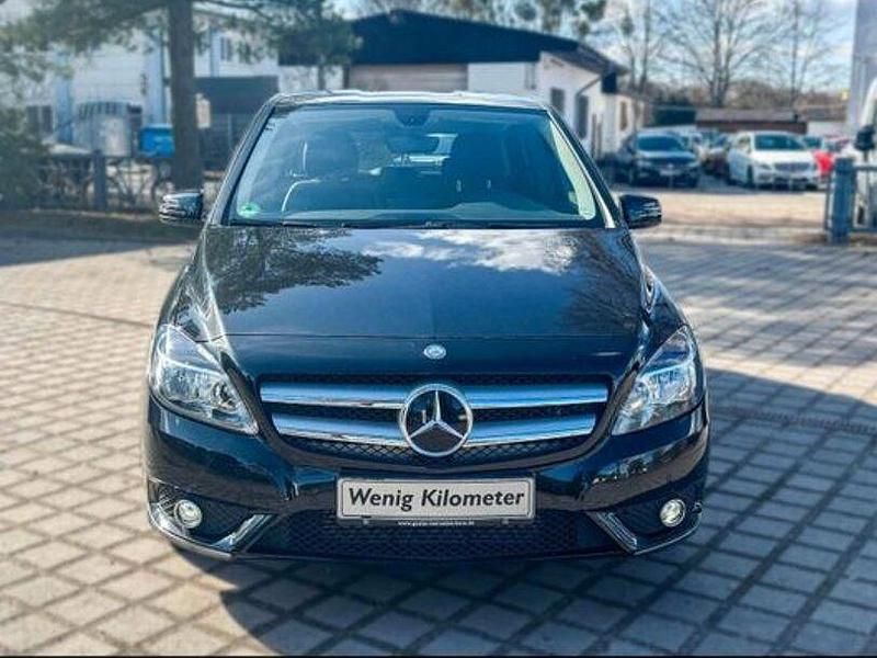 Gebraucht Mercedes B180 122 PS (89 kW) 2013 Schwarz Van / Kleinbus