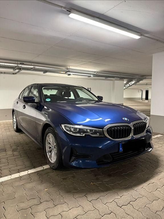 Gebraucht BMW 318 Advantage 150 PS (110 kW) 2019 Blau Limousine