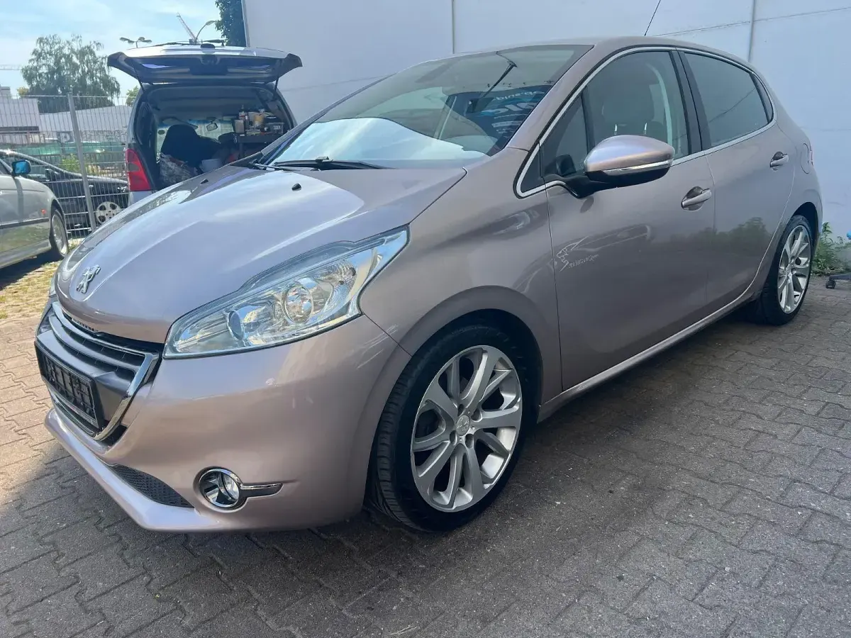 Gebraucht Peugeot 208 Allure 120 PS (88 kW) 2012 Grau Kleinwagen