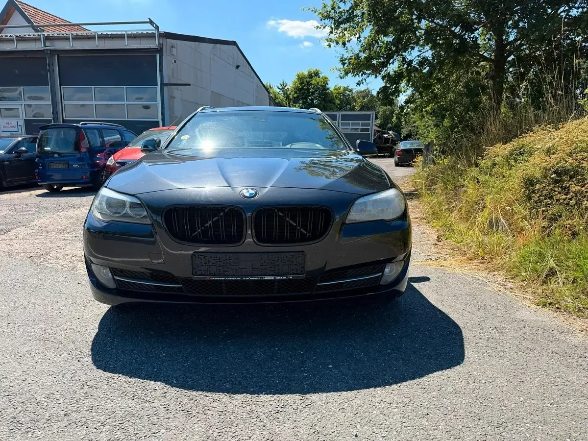 Gebraucht BMW 525 204 PS (150 kW) 2011 Grau Limousine