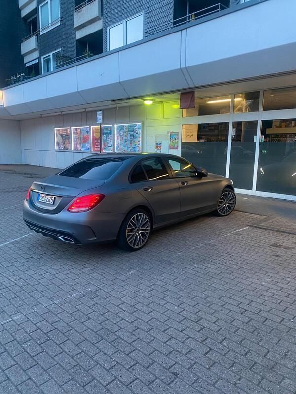 Andere außenfarben Gebraucht 2018 Mercedes C220 Limousine | 14.500 € (Fairer Preis) - Bild 1/4