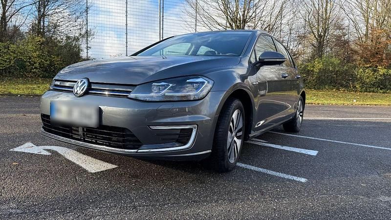 Gebraucht VW Golf 100 kW (136 PS) 2020 Grau Limousine