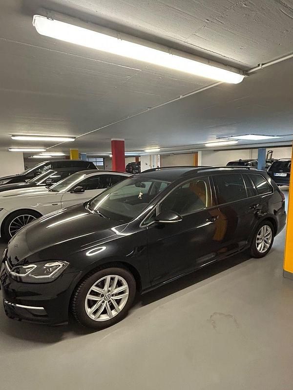 Schwarz Gebraucht 2017 VW Golf VII Kombi | 13.099 € (Fairer Preis) - Bild 1/4