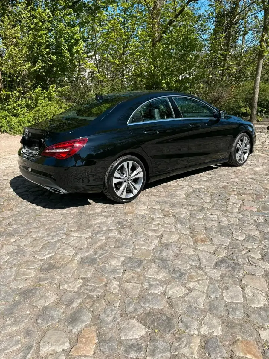 Gebraucht Mercedes CLA180 Urban 122 PS (89 kW) 2018 Schwarz Coupé