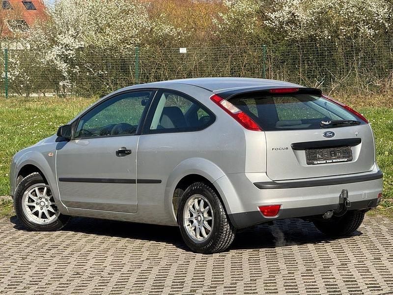 Gebraucht Ford Focus Ambiente 101 PS (74 kW) 2005 Silber