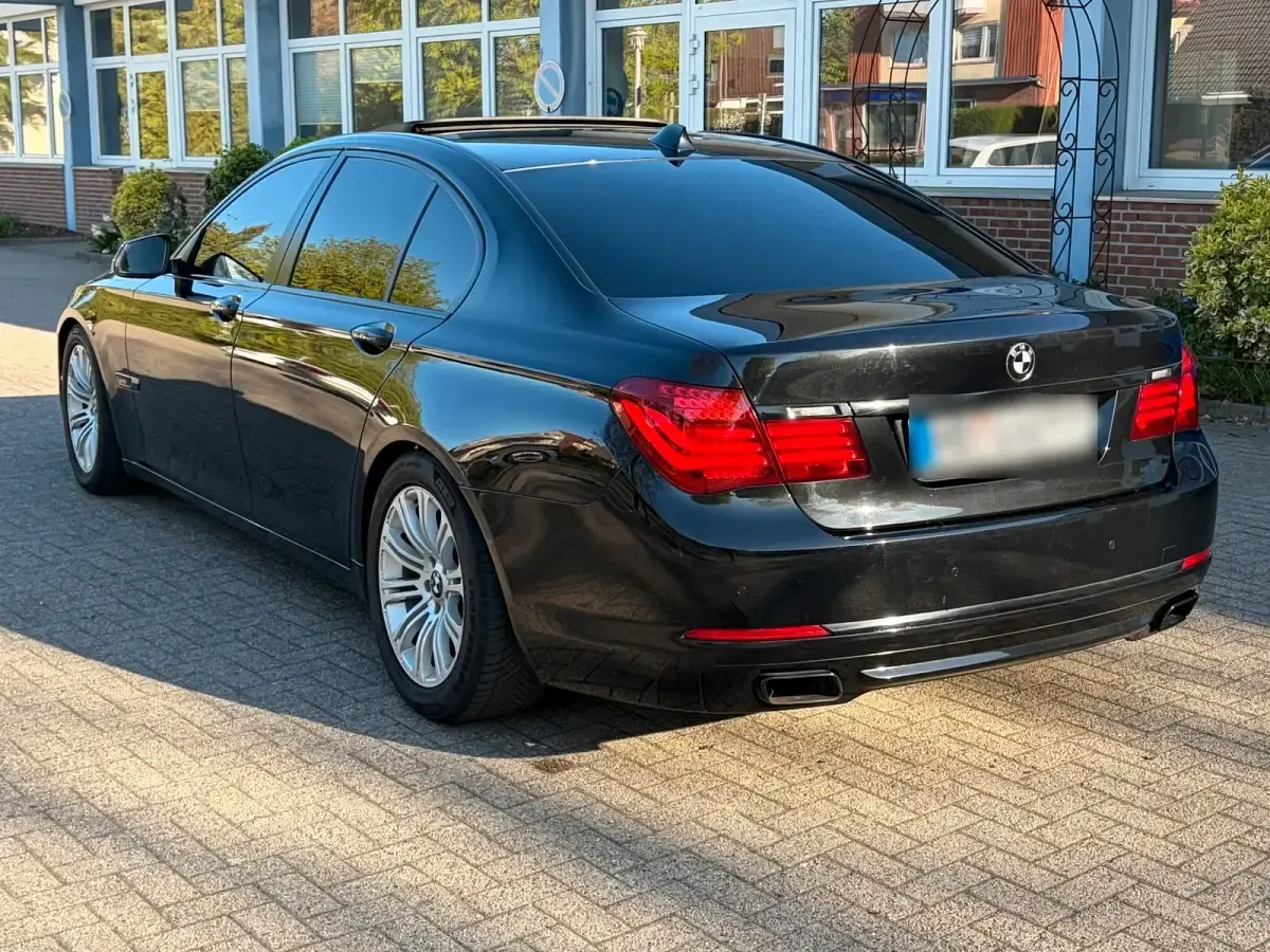 Gebraucht BMW 730 258 PS (189 kW) 2012 Schwarz Limousine