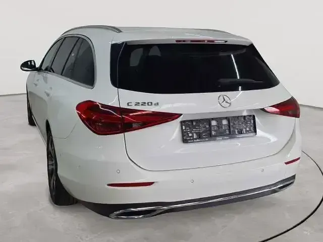 Gebraucht Mercedes C220 220 PS (161 kW) 2023 Weiß Limousine