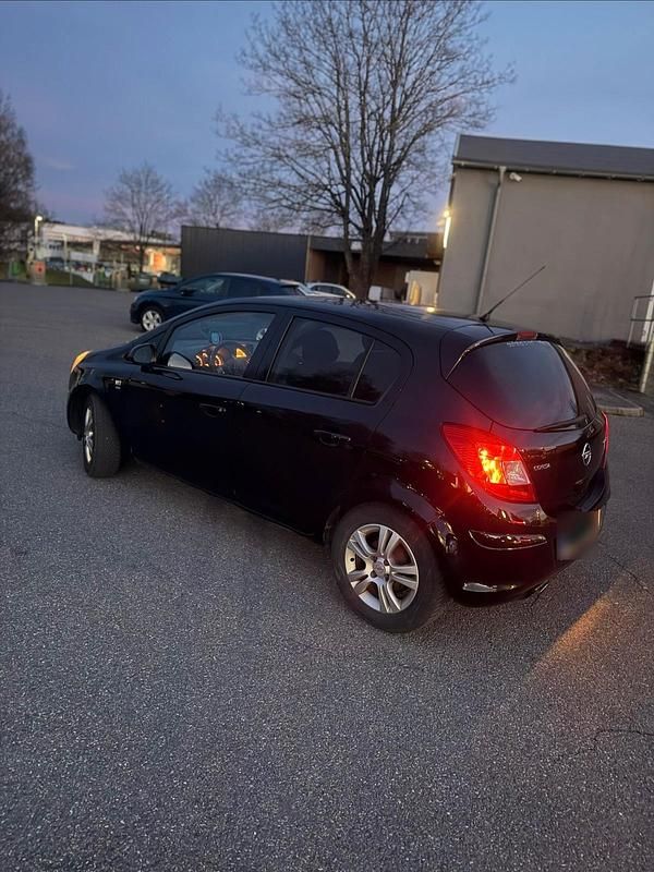 Gebraucht Opel Corsa 80 PS (58 kW) 2011 Schwarz Kleinwagen