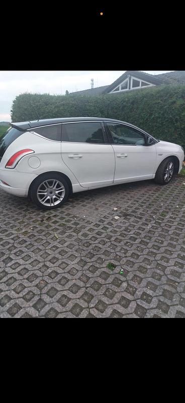 Weiß Gebraucht 2014 Lancia Delta Kleinwagen | 2.550 € - Bild 1/4