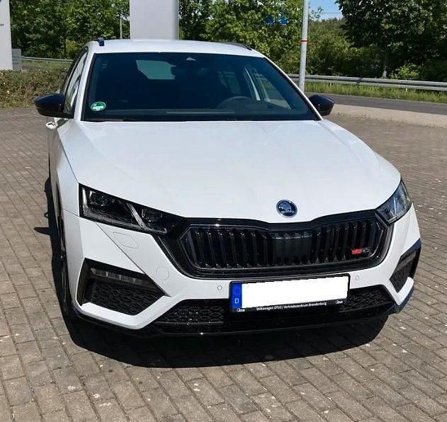 Weiß Gebraucht 2024 Skoda Octavia RS Kombi | 39.990 € (Fairer Preis) - Bild 1/4