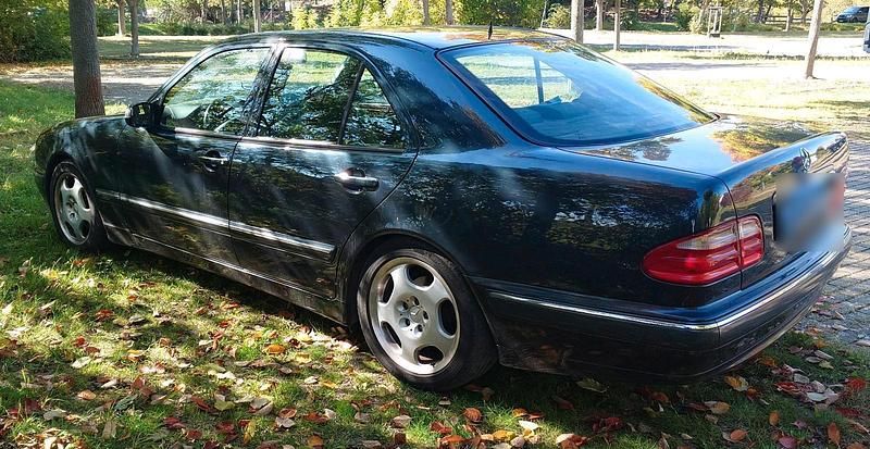 Gebraucht Mercedes E200 136 PS (100 kW) 1999 Schwarz Limousine
