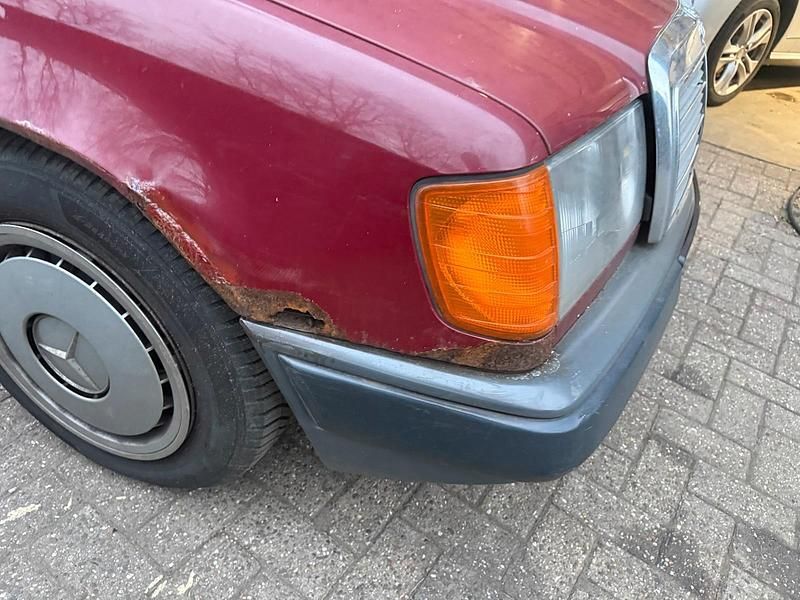 Gebraucht Mercedes E230 132 PS (97 kW) 1988 Limousine