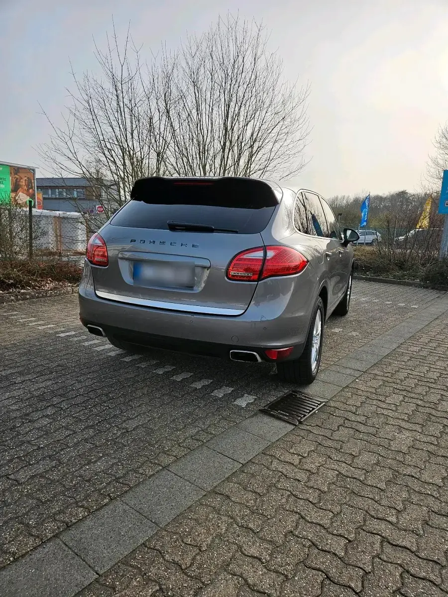 Gebraucht Porsche Cayenne 300 PS (220 kW) 2011 Grau SUV