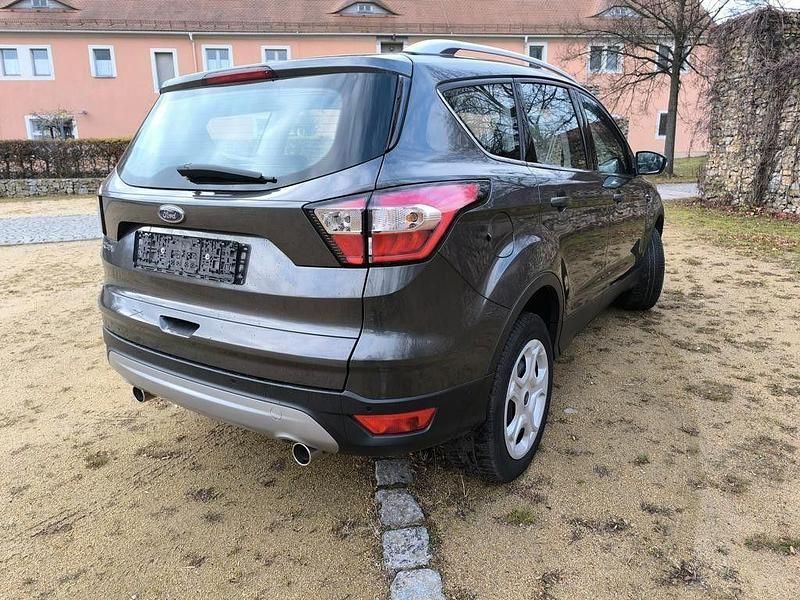 Gebraucht Ford Kuga Cool & Connect 150 PS (110 kW) 2019 Grau SUV