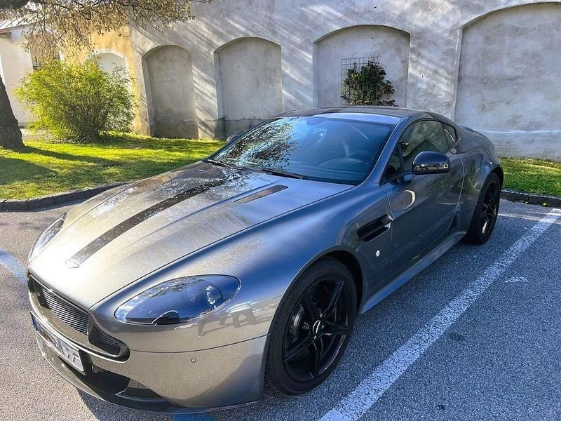 Grau Gebraucht 2018 Aston Martin V8 Vantage Coupé | 114.000 € - Bild 1/4