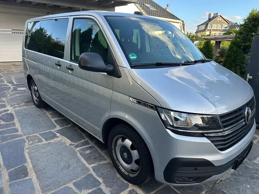 Gebraucht VW Multivan 150 PS (110 kW) 2021 Silber Van / Kleinbus