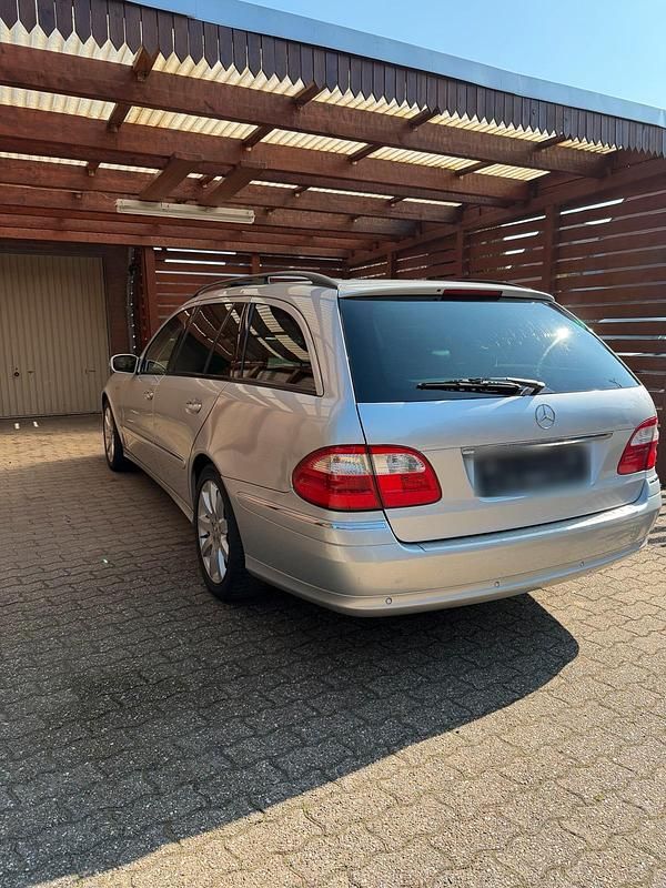 Second-hand Mercedes E500 306 CP (225 kW) 2006 Argintiu Break