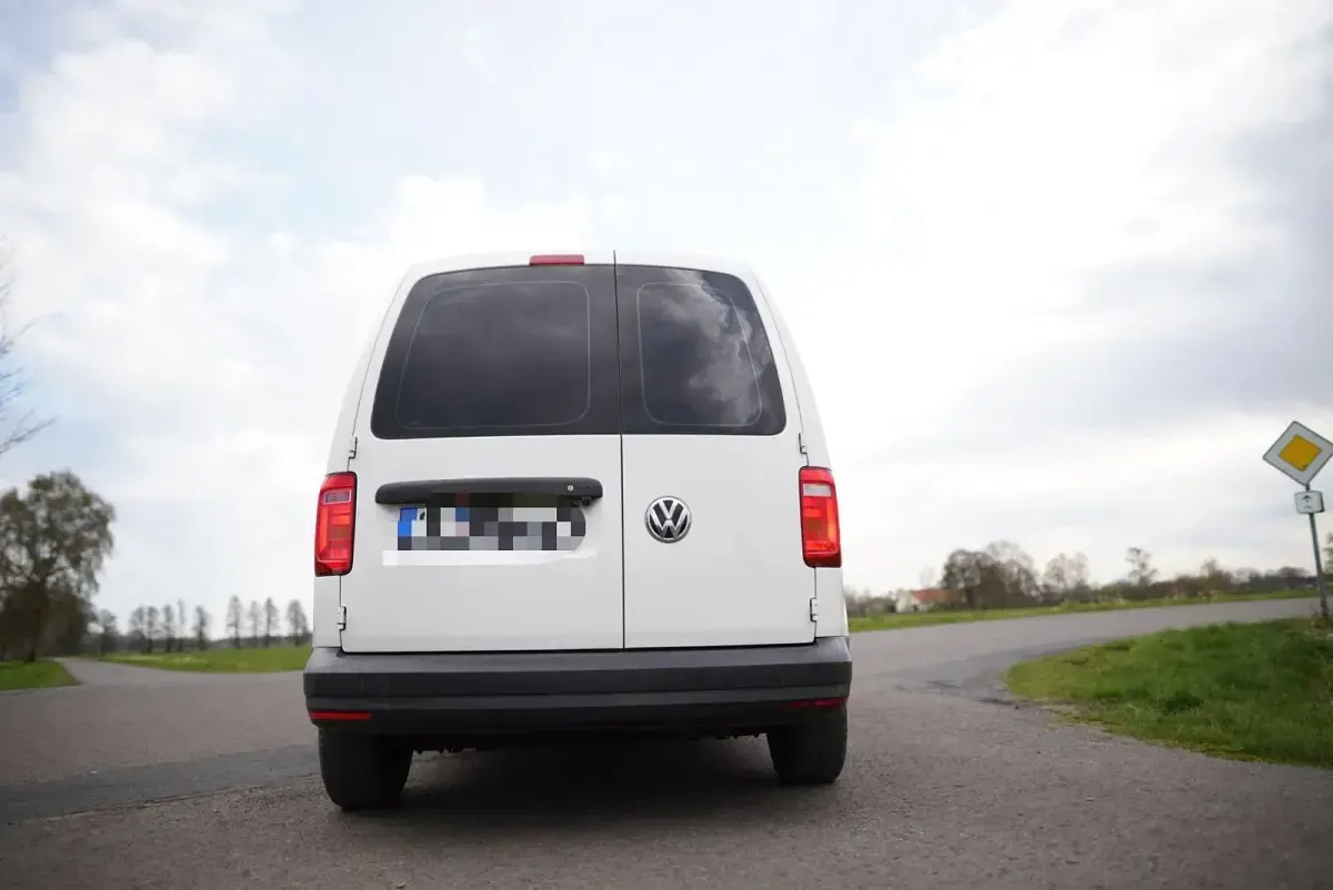Używany VW Caddy 75 KM (55 kW) 2016 Biały Minivan