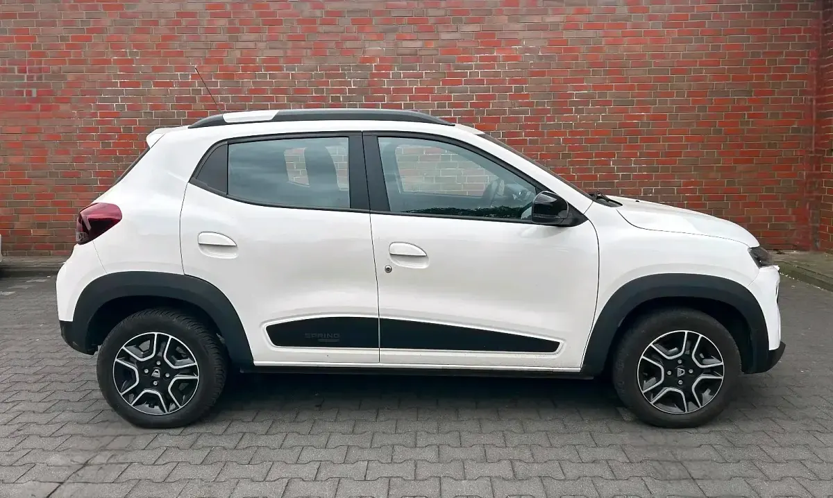 Gebraucht Dacia Spring Comfort Plus 33 kW (45 PS) 2022 Weiß Kleinwagen