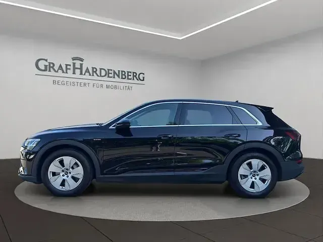 Gebraucht Audi e-tron Comfort 230 kW (313 PS) 2022 Brillantschwarz SUV