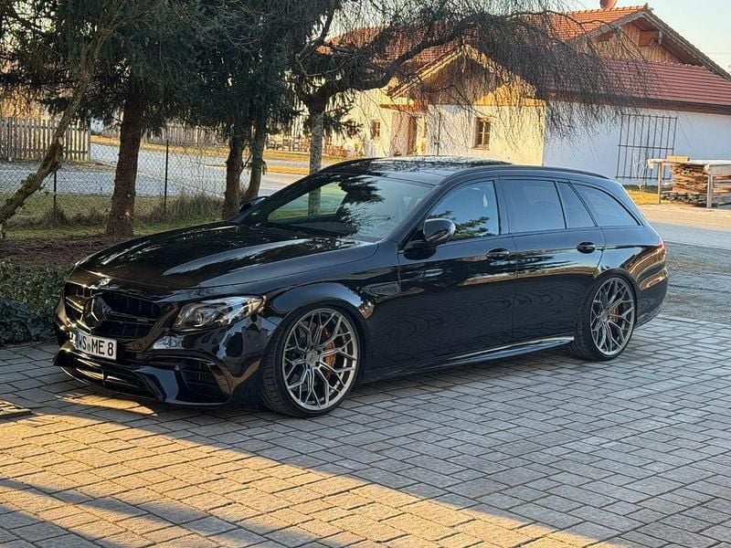 Schwarz Gebraucht 2017 Mercedes E63S AMG AMG Limousine | 51.699 € (Fairer Preis) - Bild 1/4
